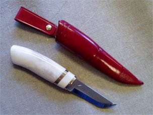 Mnadens kniv av Rune Yregrd